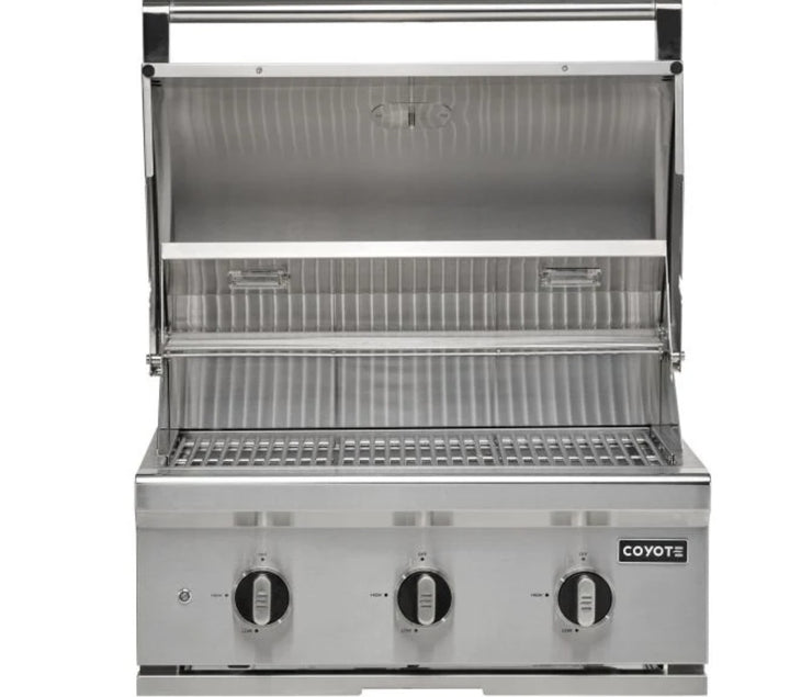 Parrilla empotrable a gas Coyote Serie C de 30" en acero inoxidable con tapa abierta, vista frontal
