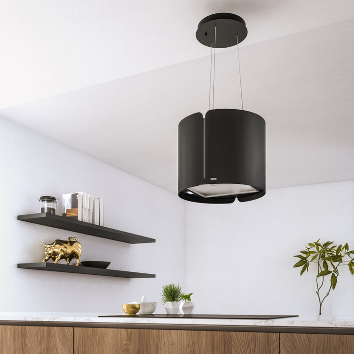 Campana de isla colgante Franke Smart FSMS F42 negra suspendida en cocina de diseño